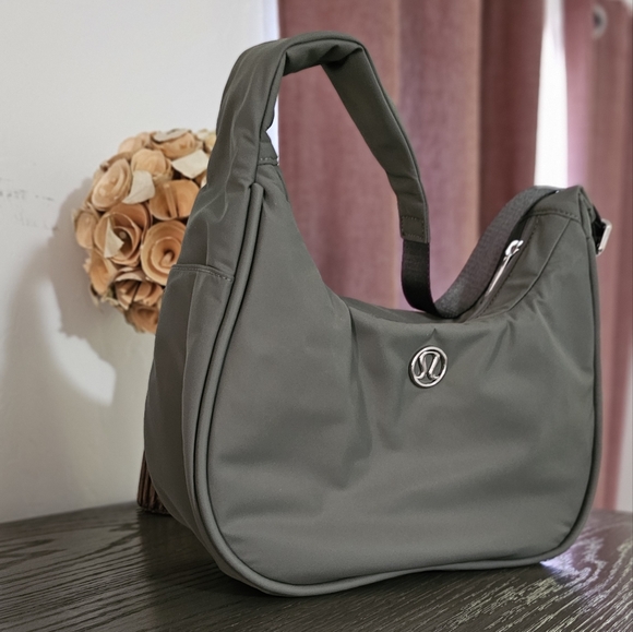 Lululemon shoulder bag - Picture 4 of 10